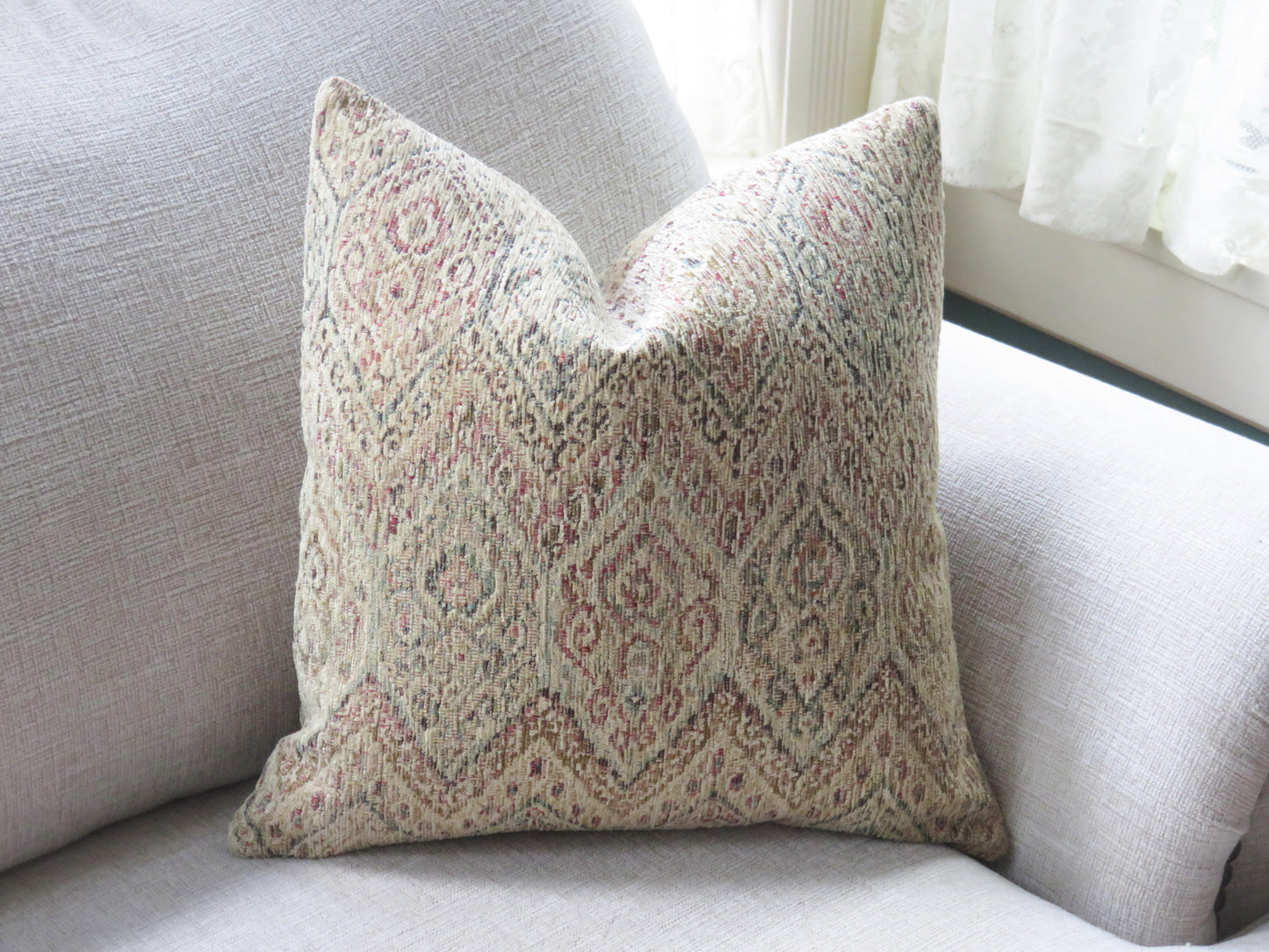Faded Carpet Style Pillow Cover, Cream Hexgon Chenille Tapestry