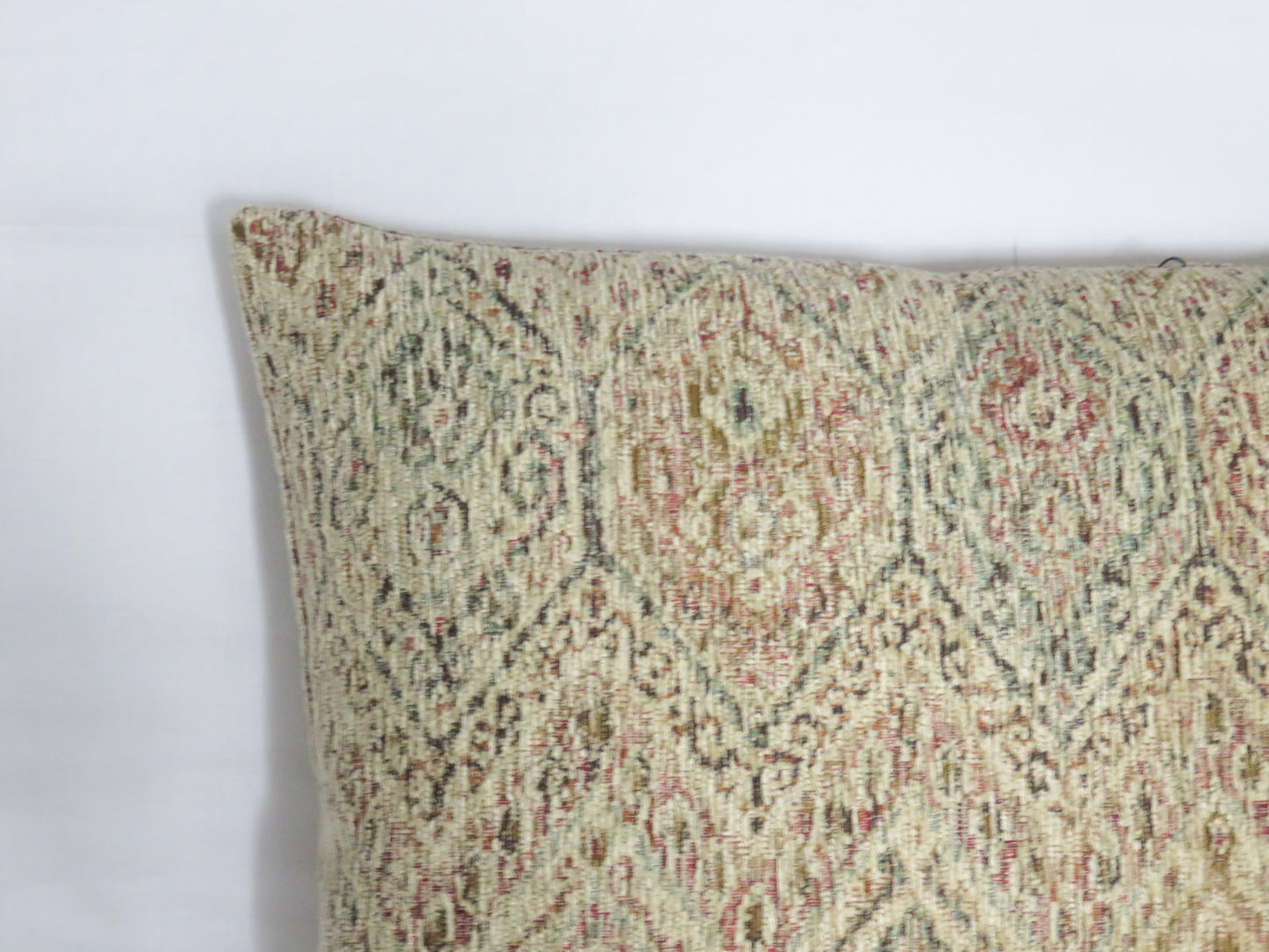 Faded Carpet Style Pillow Cover, Cream Hexgon Chenille Tapestry